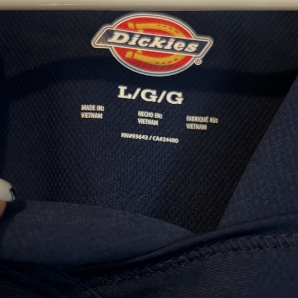 Men’s scrub top - Picture 2 of 2